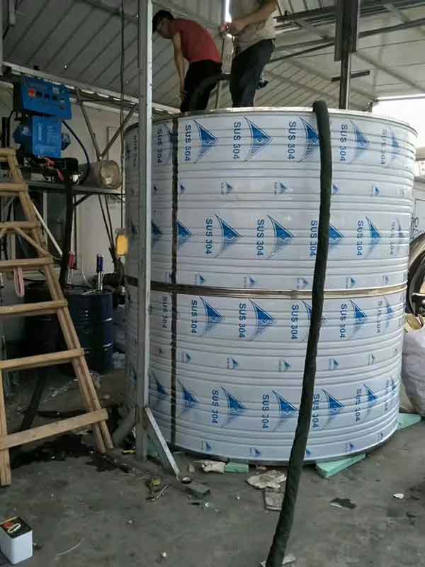 不锈钢水箱保温模块聚氨酯填充效果如何 用哪种喷涂机(图1) 不锈钢水箱保温模块聚氨酯填充