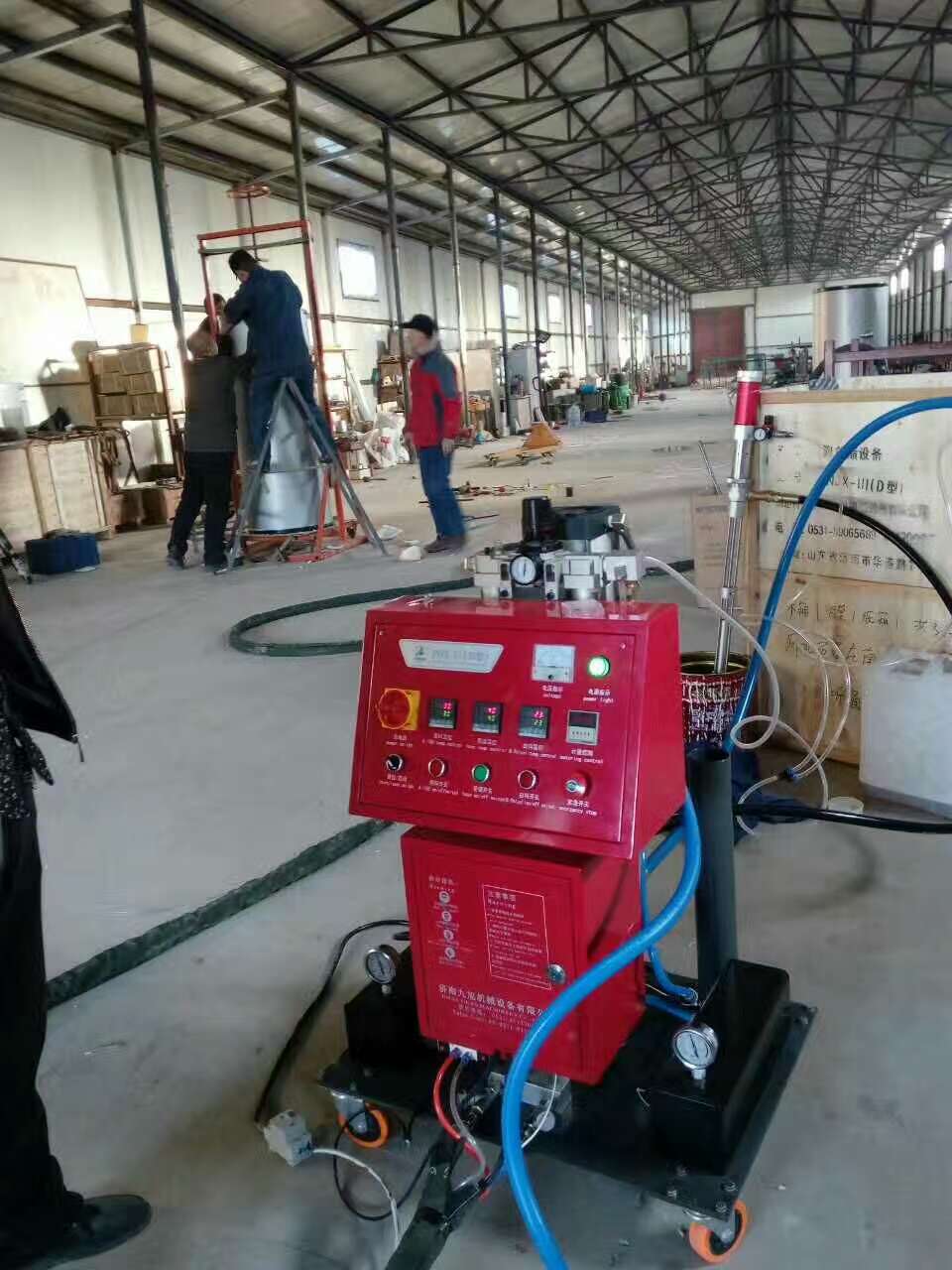不锈钢水箱保温模块聚氨酯填充效果如何 用哪种喷涂机(图2) E型不锈钢水箱保温模块聚氨酯填充喷涂机